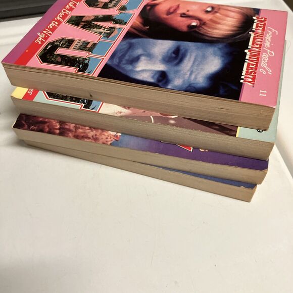 Sweet Valley High University Books Lot of 4 Bantam Paperback Thriller Vintage - Picture 5 of 6